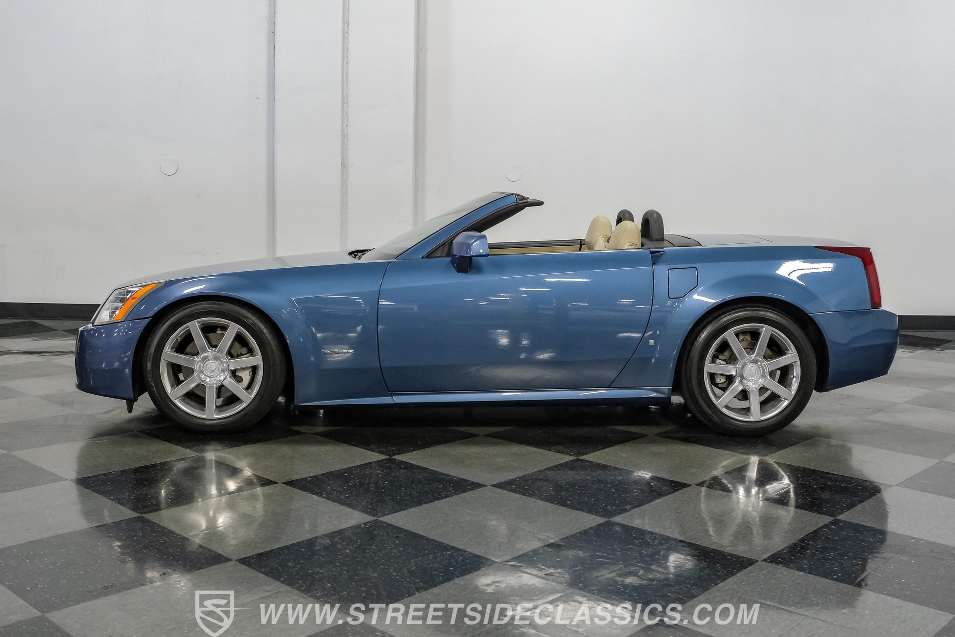 Used 2006 Cadillac XLR RWD image 7