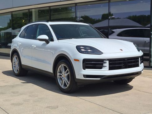 Certified 2026 Porsche Cayenne AWD/4WD image 7