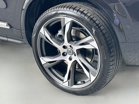 New 2026 Volvo XC90 B5 Plus w/ Protection Package Premier AWD/4WD image 9
