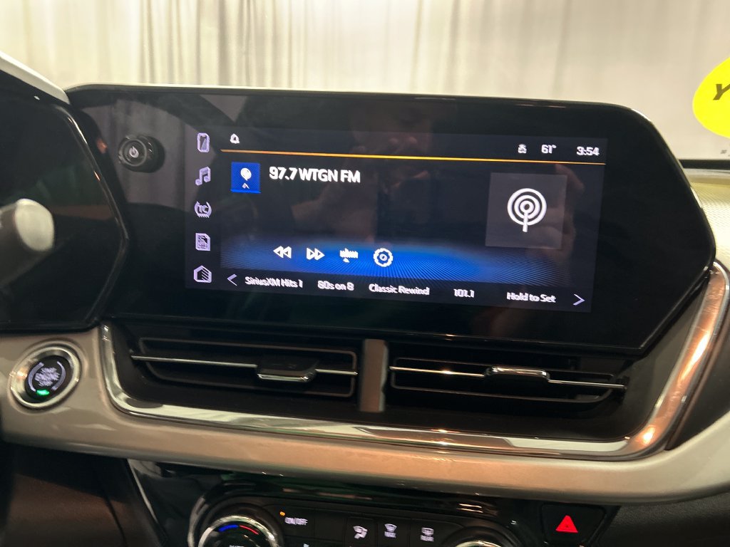Used 2025 Chevrolet Trax LT FWD image 15