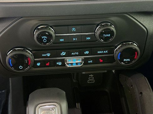 New 2026 Ford Bronco Outer Banks w/ Sasquatch Package AWD/4WD image 17