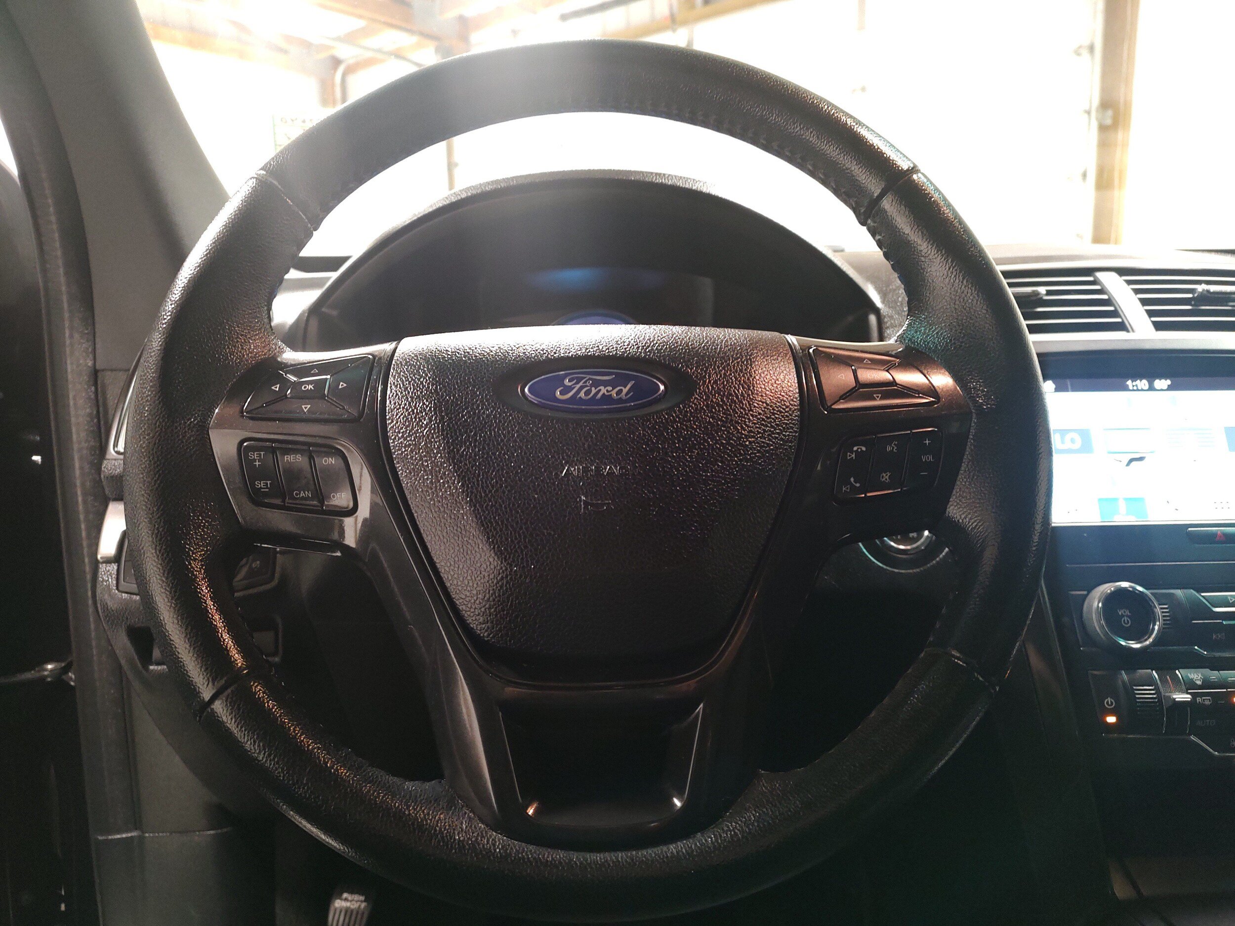 Used 2018 Ford Explorer XLT w/ Equipment Group 201A AWD/4WD image 4