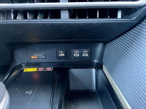 Used 2025 Toyota Camry SE FWD image 25