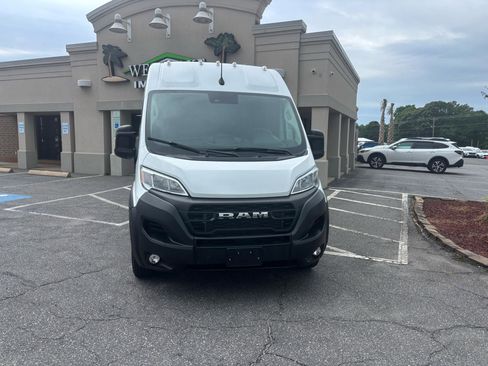 Used 2024 RAM ProMaster 2500 w/ Convenience Group FWD image 4
