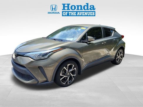 Used 2021 Toyota C-HR XLE FWD image 3