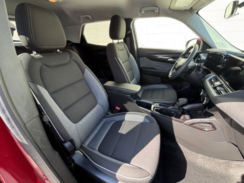 Used 2025 Chevrolet TrailBlazer LT image 36