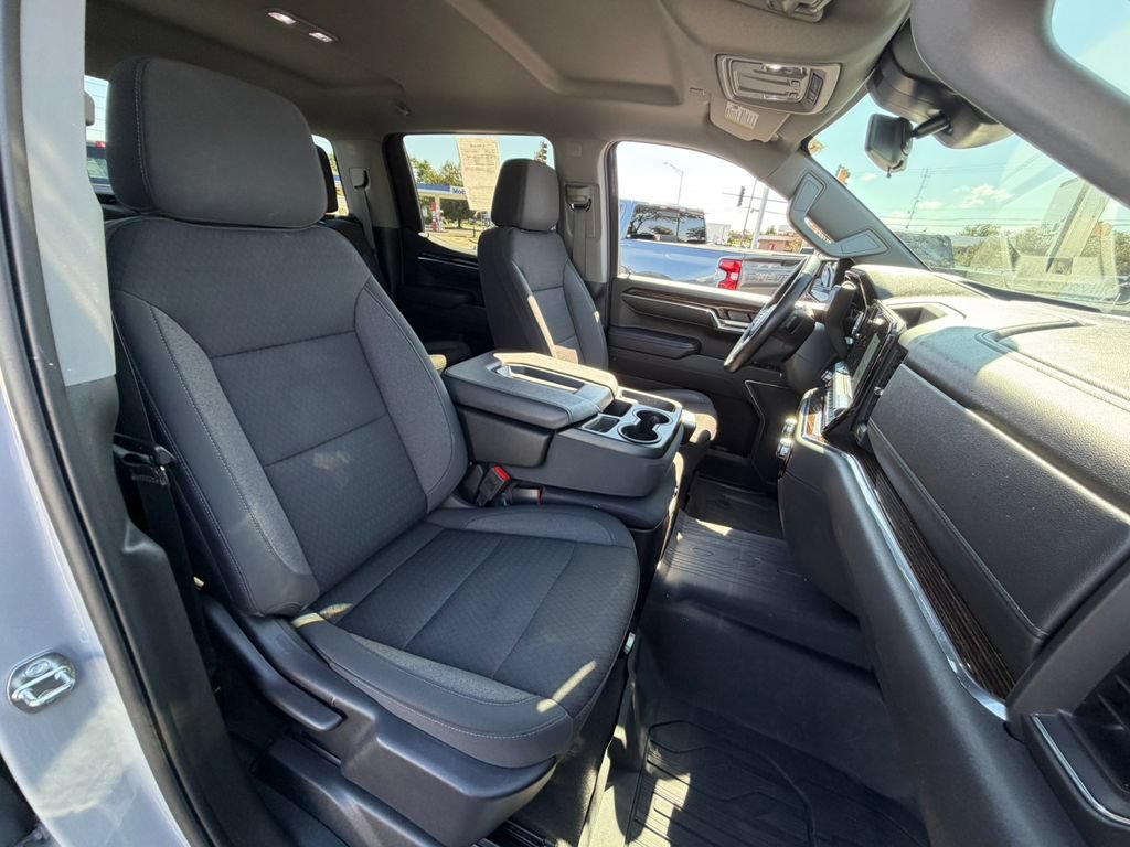 Used 2024 GMC Sierra 1500 Elevation w/ LPO, Elevation Black Package AWD/4WD image 17
