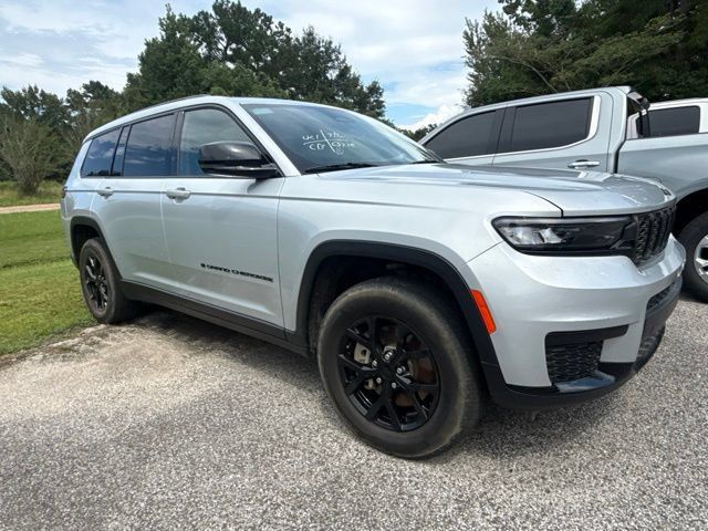 Used 2025 Jeep Grand Cherokee L Altitude RWD image 9