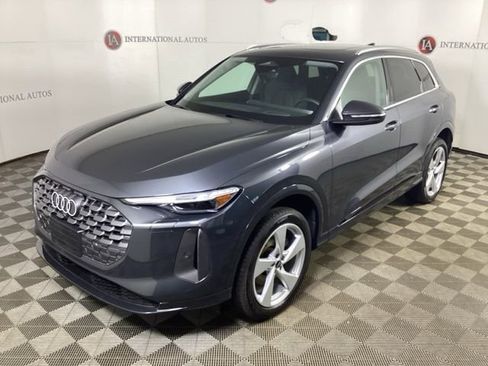 Certified 2025 Audi Q5 Premium Plus w/ Premium Plus image 1