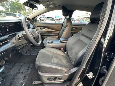 Used 2024 Nissan Ariya AWD image 21