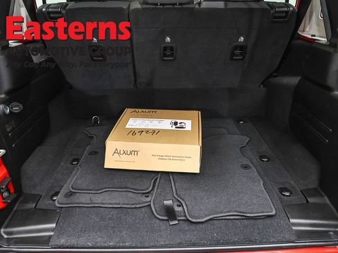 Used 2025 Jeep Wrangler Unlimited Sahara image 9