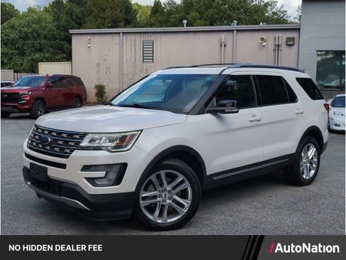 Used 2017 Ford Explorer XLT w/ Equipment Group 202A AWD/4WD image 1