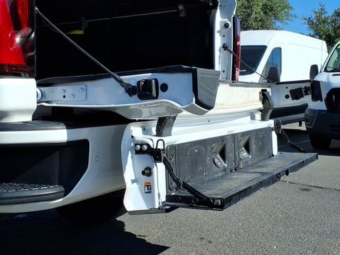 Used 2024 GMC Sierra 3500 Denali Ultimate AWD/4WD image 11