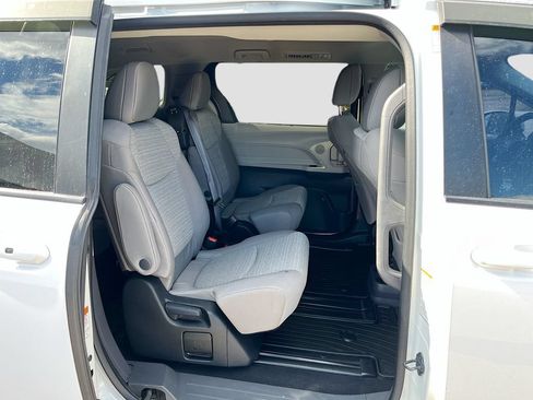 Used 2023 Toyota Sienna LE FWD image 26