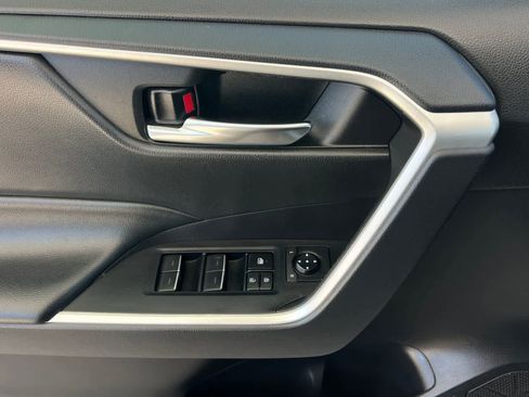 Used 2022 Toyota RAV4 XLE w/ Convenience Package FWD image 13