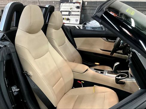 Used 2009 BMW Z4 sDrive35i image 9