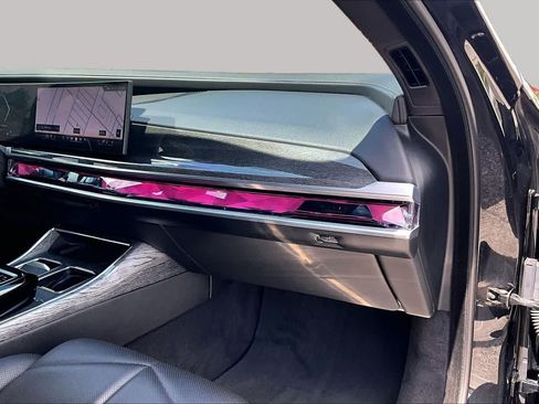 Used 2023 BMW 740i w/ Parking Assistance Package RWD image 19