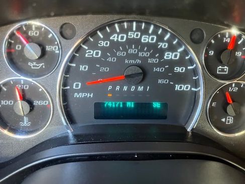 Used 2022 Chevrolet Express 2500 w/ Driver Convenience Package image 25