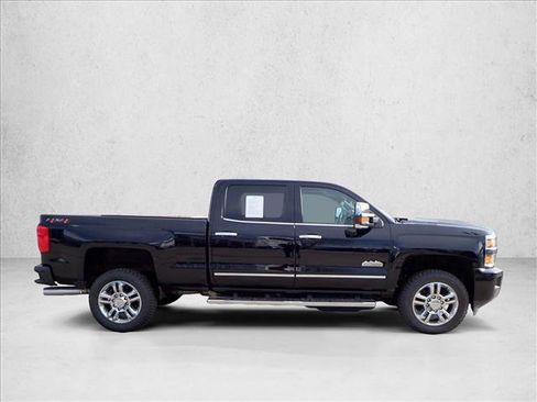 Used 2018 Chevrolet Silverado 2500 High Country w/ Duramax Plus Package image 5