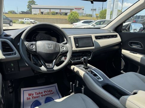 Used 2019 Honda HR-V EX image 7