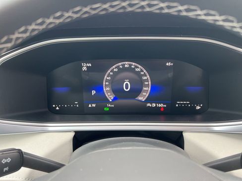 New 2026 Volkswagen Taos SE image 16