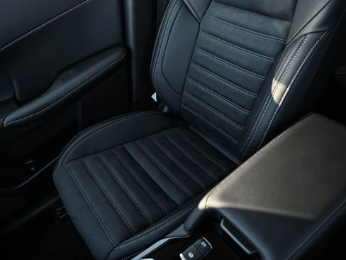 New 2025 Mitsubishi Outlander SE image 26