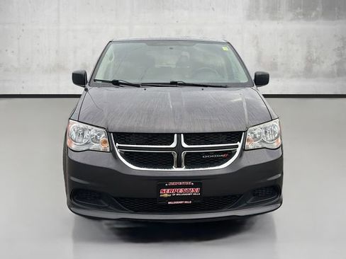 Used 2017 Dodge Grand Caravan SE image 2