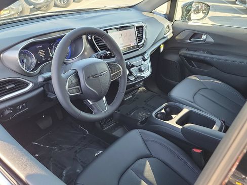 New 2025 Chrysler Voyager LX FWD image 3