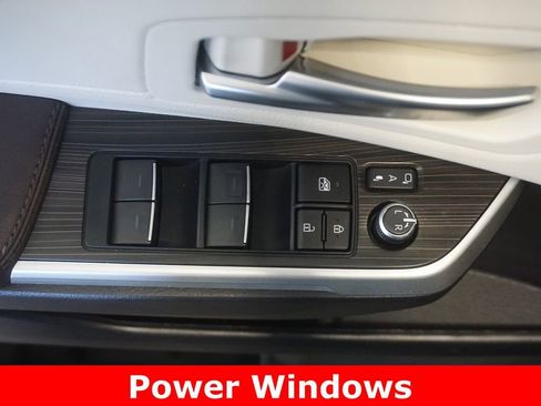 Used 2024 Toyota Sienna Platinum AWD/4WD image 5