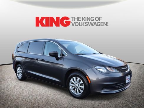 Used 2017 Chrysler Pacifica Touring w/ Tire & Wheel Group image 1