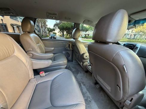 Used 2010 Toyota Sienna LE FWD image 41