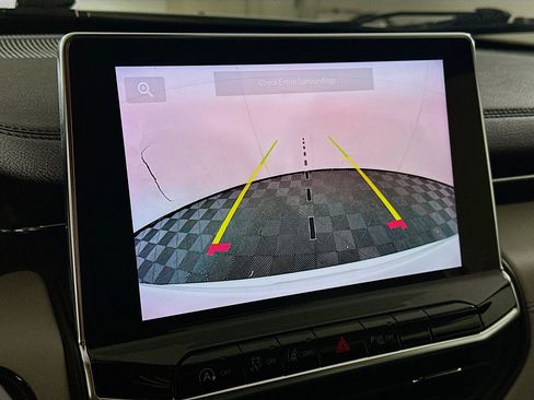 Used 2025 Jeep Compass Limited image 22