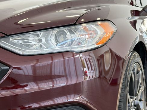 Used 2018 Ford Fusion SE w/ Equipment Group 201A FWD image 11