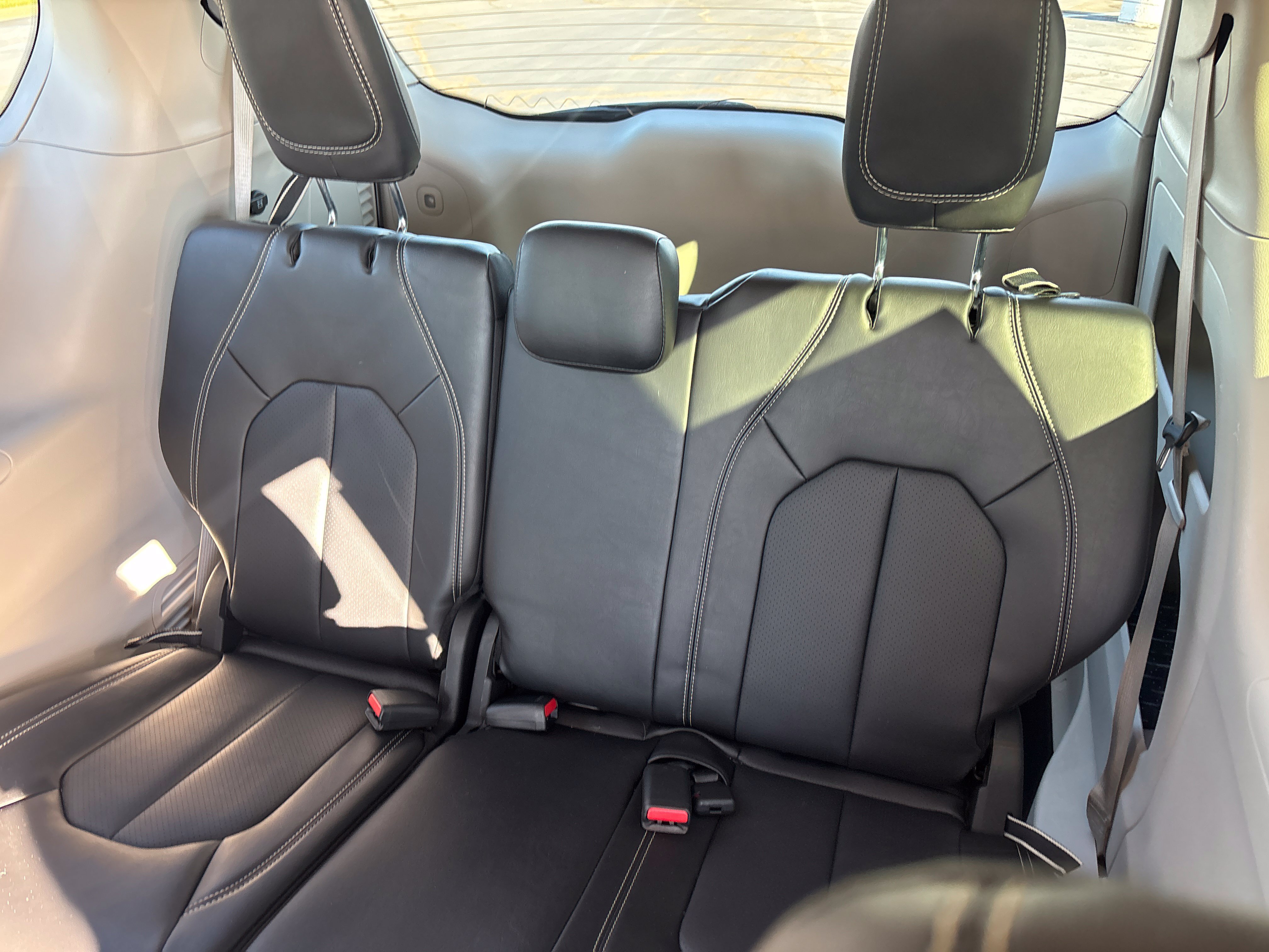 Used 2024 Chrysler Pacifica Touring-L FWD image 11