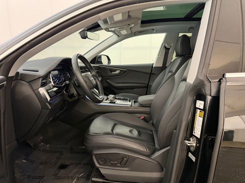 Used 2023 Audi Q8 Premium w/ Convenience Package image 5