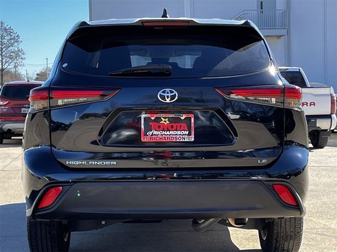 Used 2024 Toyota Highlander LE image 5