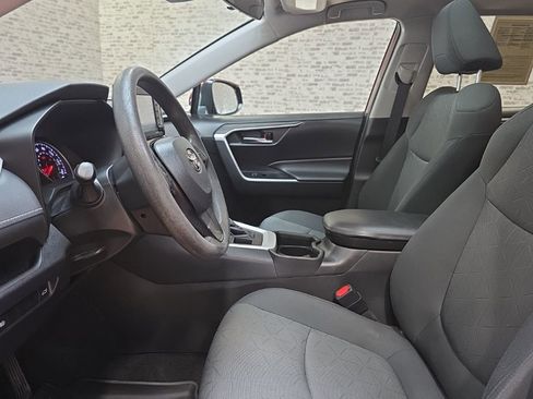 Used 2021 Toyota RAV4 XLE w/ Convenience Package image 18