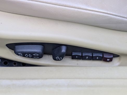 Used 2005 BMW Z4 2.5i image 20