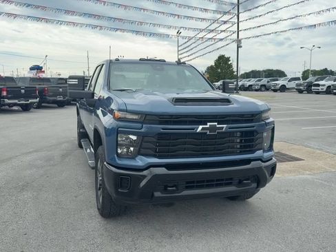 Used 2024 Chevrolet Silverado 2500 Custom w/ Custom Value Package AWD/4WD image 9