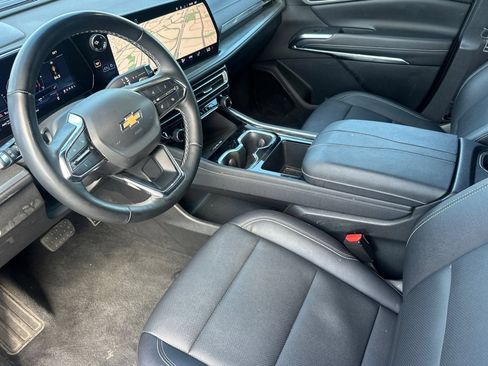 Used 2025 Chevrolet Traverse LT AWD/4WD image 10