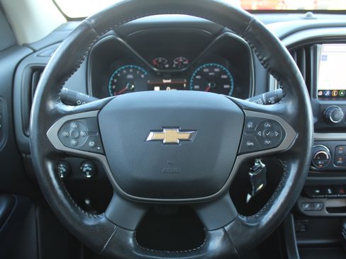 Used 2022 Chevrolet Colorado Z71 AWD/4WD image 16