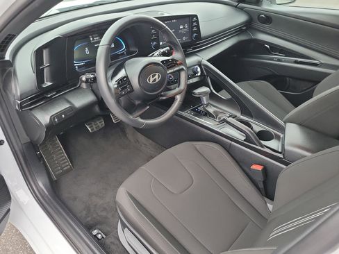 Certified 2025 Hyundai Elantra Sport image 5