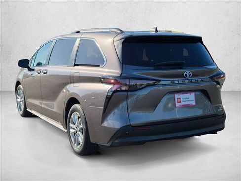 Certified 2023 Toyota Sienna XLE w/ XLE Plus Package FWD image 8