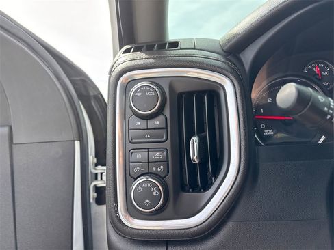 Used 2022 Chevrolet Silverado 2500 LT w/ Convenience Package image 20