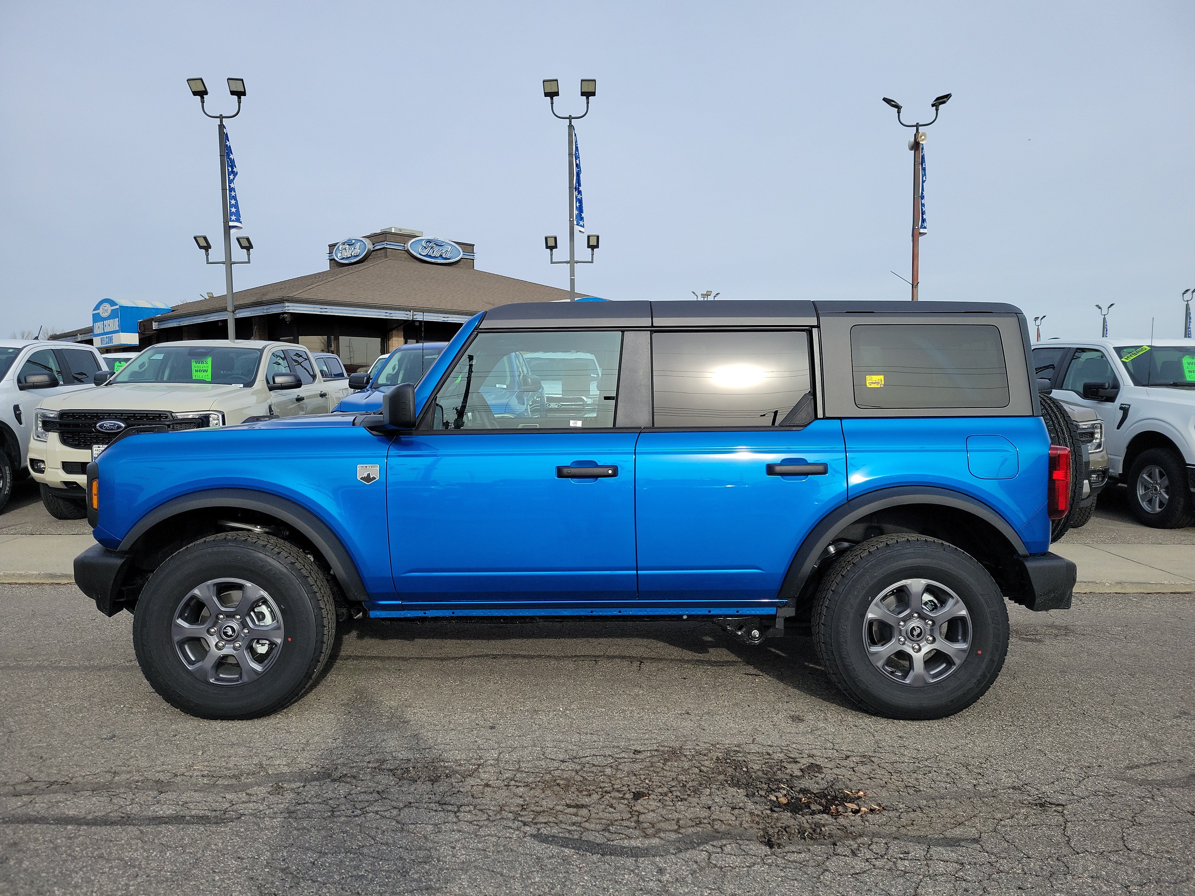 Used 2025 Ford Bronco Big Bend AWD/4WD image 2