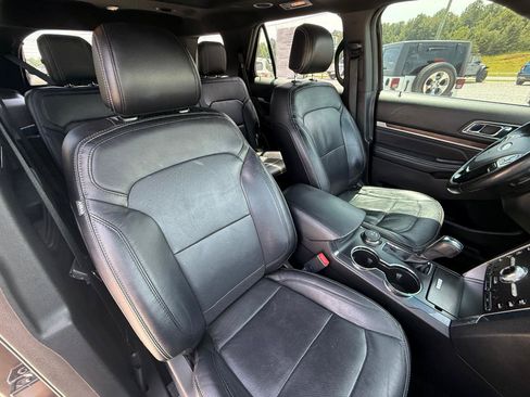 Used 2016 Ford Explorer Limited w/ Equipment Group 301A AWD/4WD image 6