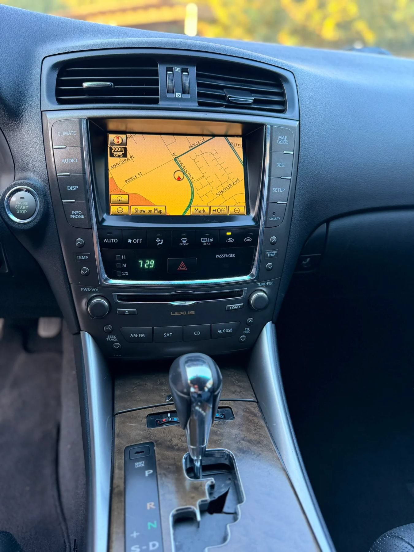 Used 2010 Lexus IS 250 w/ Preferred Accessory Package RWD image 18