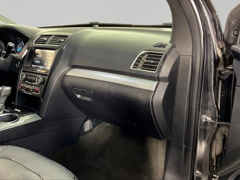 Used 2016 Ford Explorer XLT w/ Equipment Group 202A AWD/4WD image 27