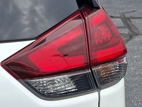 Used 2019 Nissan Rogue SV AWD/4WD image 30