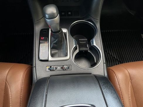 Used 2019 Toyota Highlander Limited image 38
